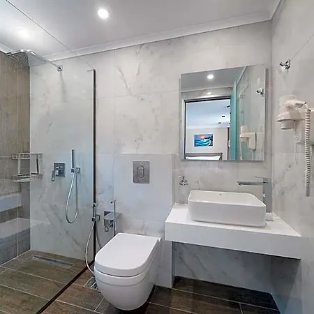 Brothers Seaview Aparthotel 4*